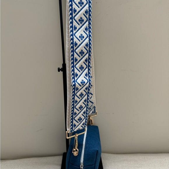 Dior denim beauty pouch with  added denim adjustable guitar strap &  1 keychain - Picture 9 of 10